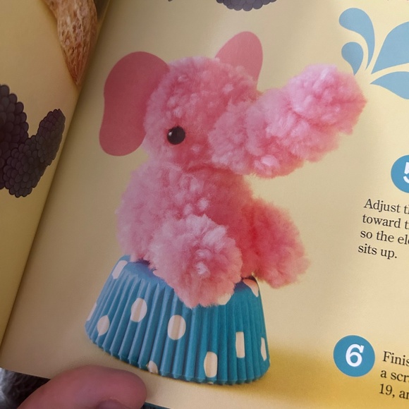 KLUTZ Pom Pom Pets Craft Kit - Picture 4 of 6